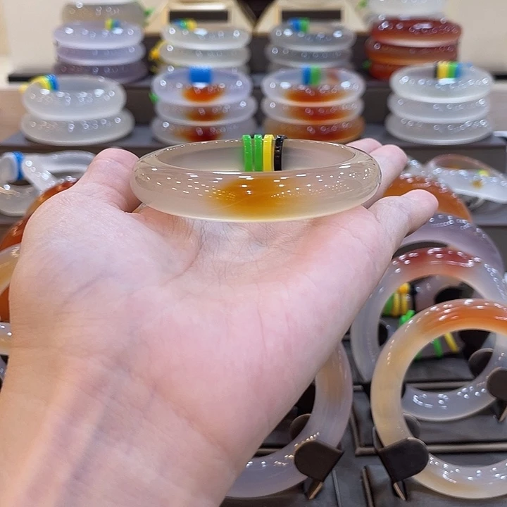 手镯玛瑙/玉髓未镶嵌