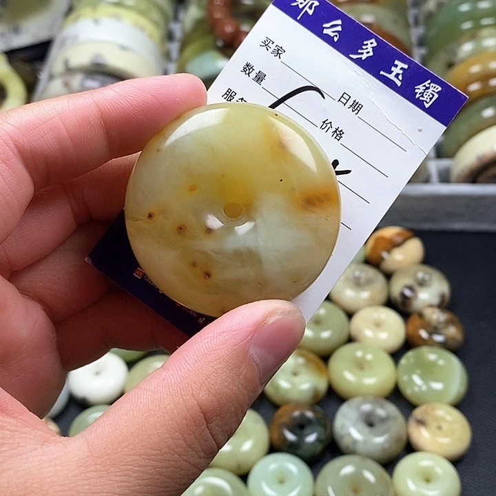 未镶嵌蛇纹石玉颈饰蓝***?