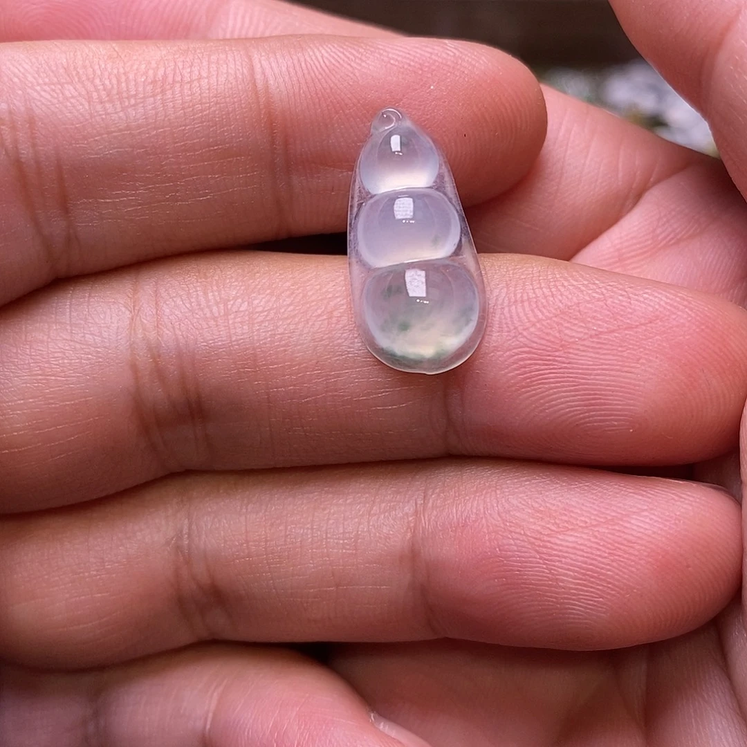 翡翠未镶嵌颈饰福豆