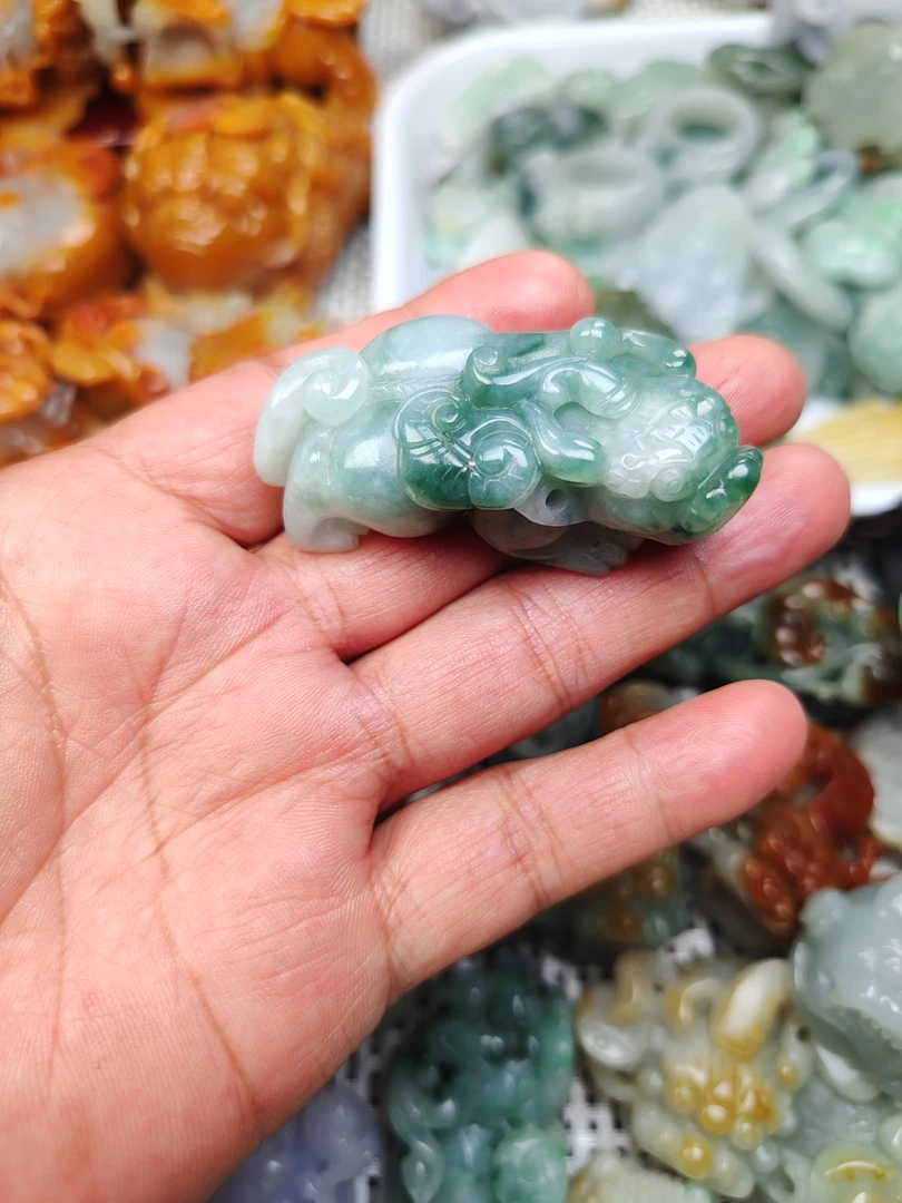 缅甸天然翡翠全手工制作精品貔貅挂件