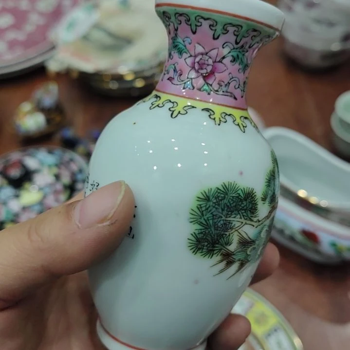 意***瓷景德镇小瓶子一个