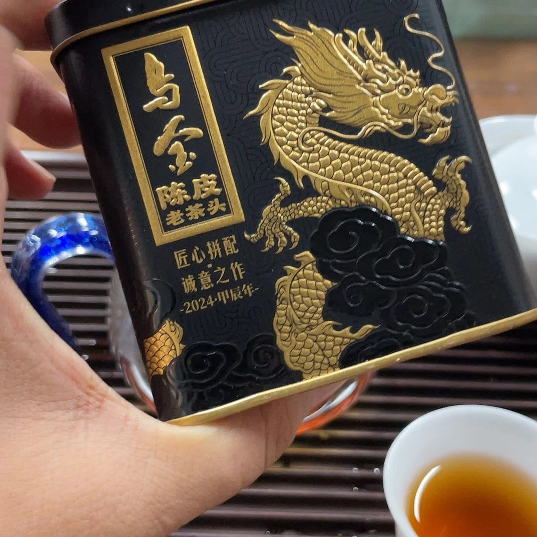 搪瓷杯子里还有很多东西