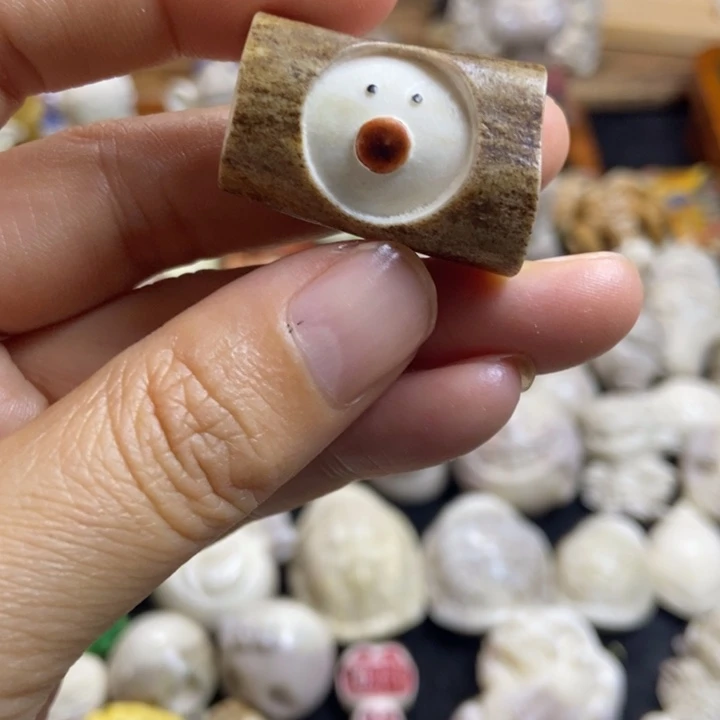 配饰鹿角雕刻一个出