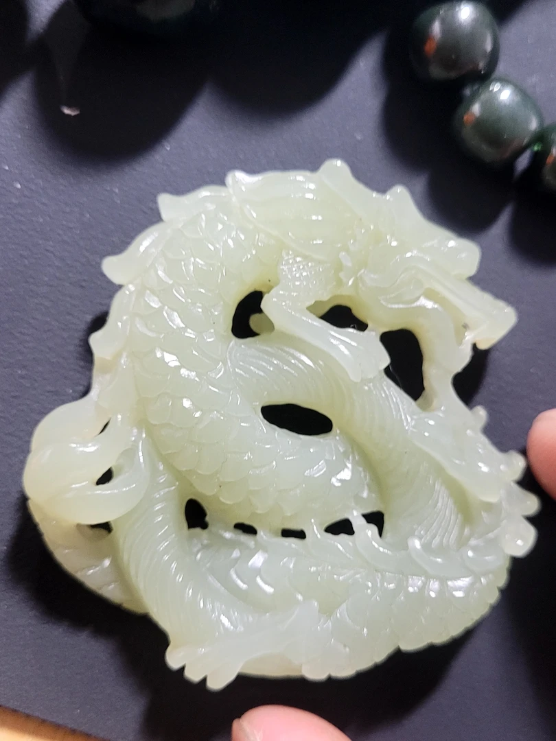 和田玉龙游天下挂件