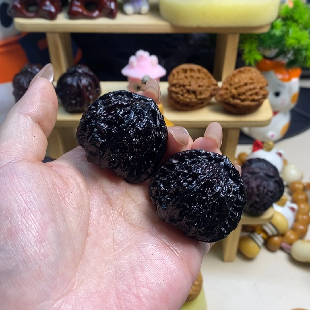 文玩核桃吊坠地闷三角白40