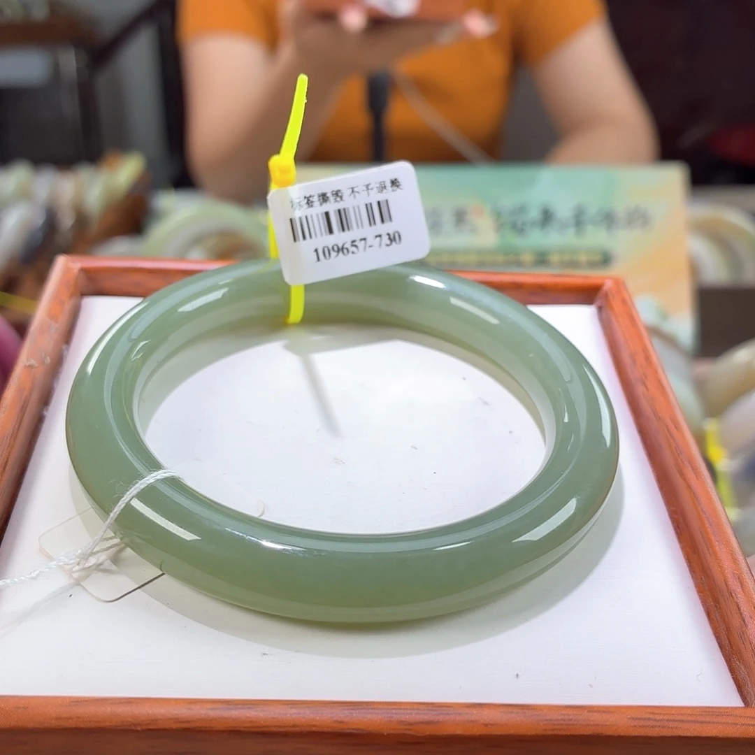 和田玉手镯未镶嵌13. 57/58