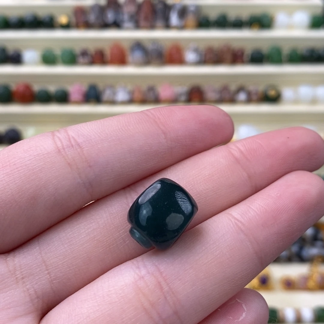 翡翠未镶嵌颈饰三通