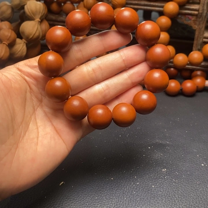 橄榄核手串1.75尺寸树王鸡血红光珠全品