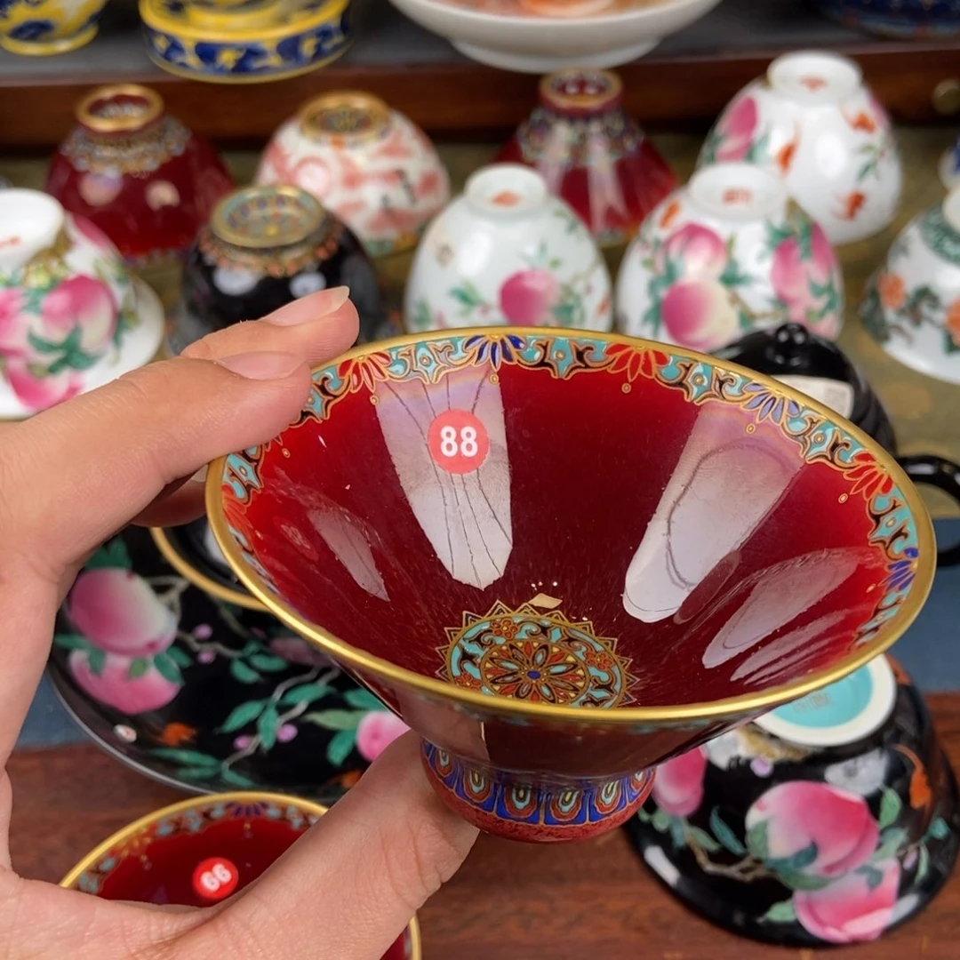 撒***漠陶瓷艺术家的作品是一种