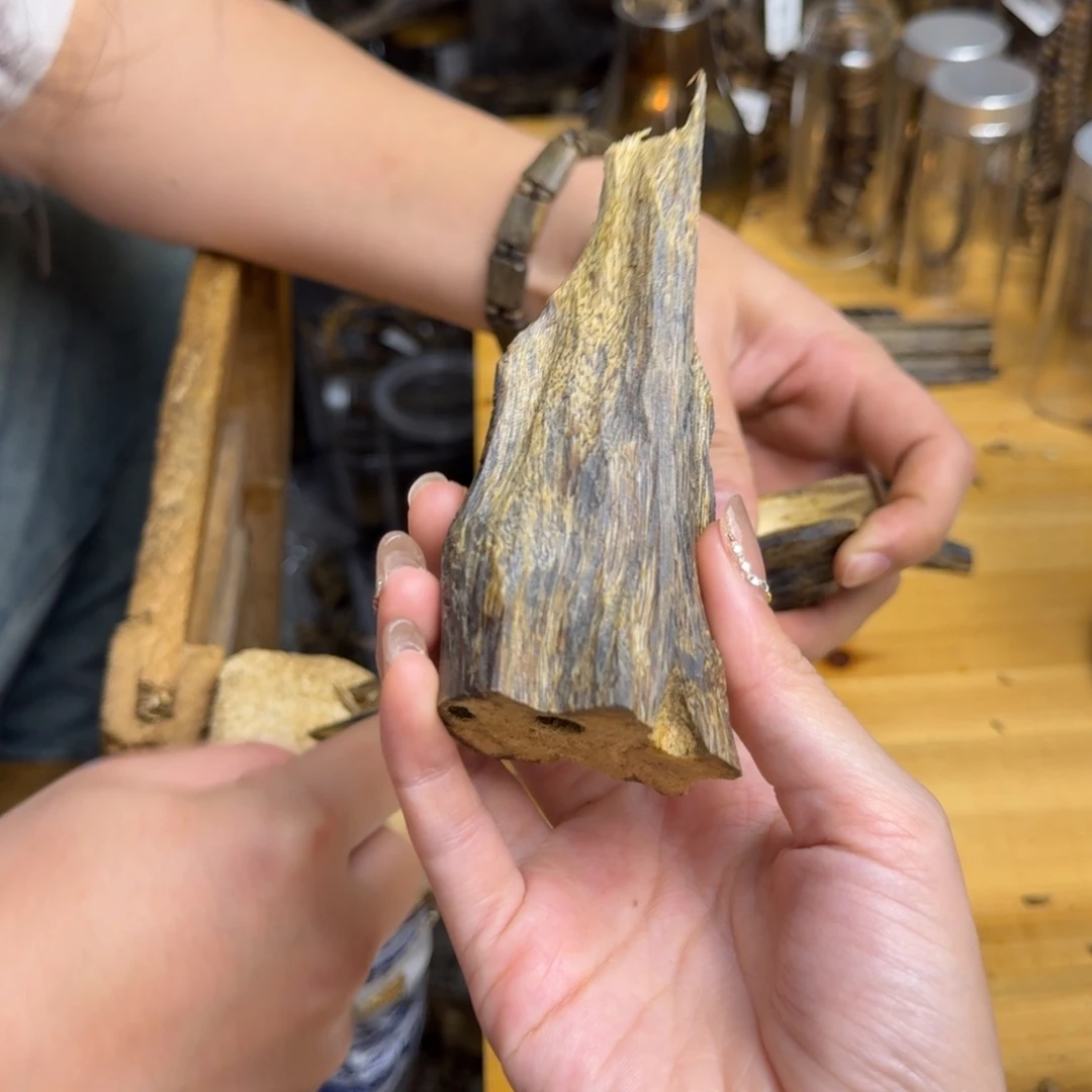 沉香手把件黑棋品种块料43克