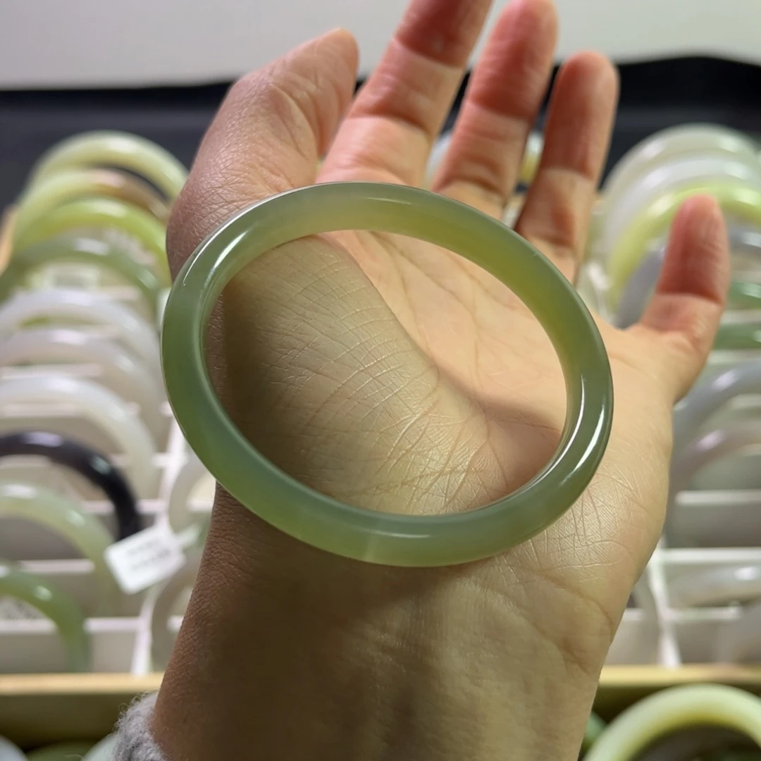 和田玉手镯52.8圈未镶嵌