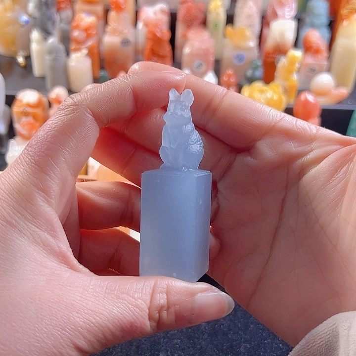 云南石印石与**关2厘米，兔子