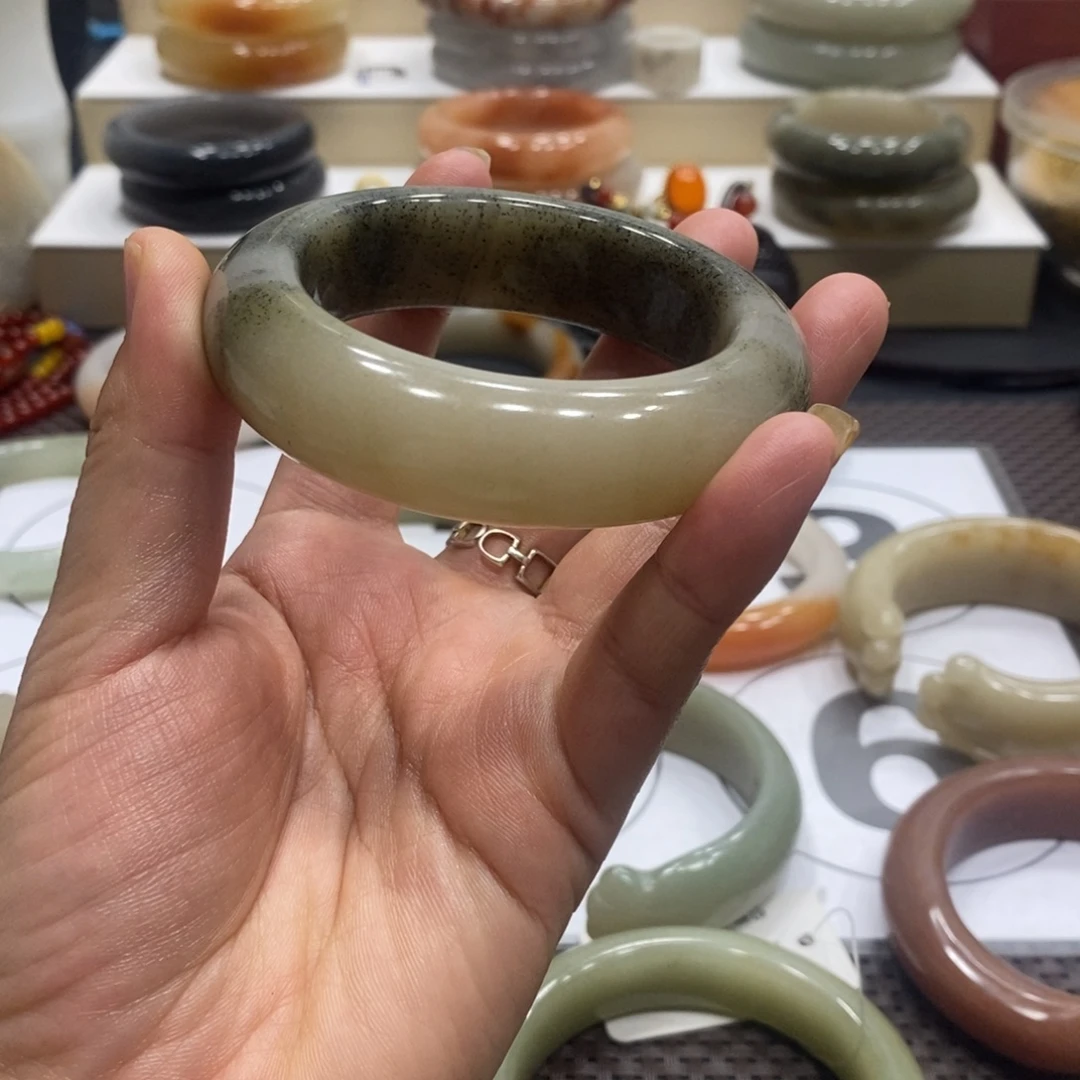 ฅ***ฅ石英质玉未镶嵌手镯