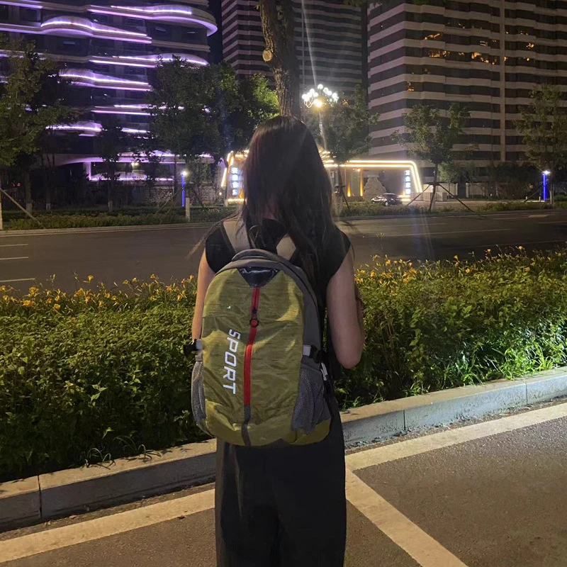 休闲登山女运动双肩包户外背包旅行轻便旅游简约时尚双肩背包新品