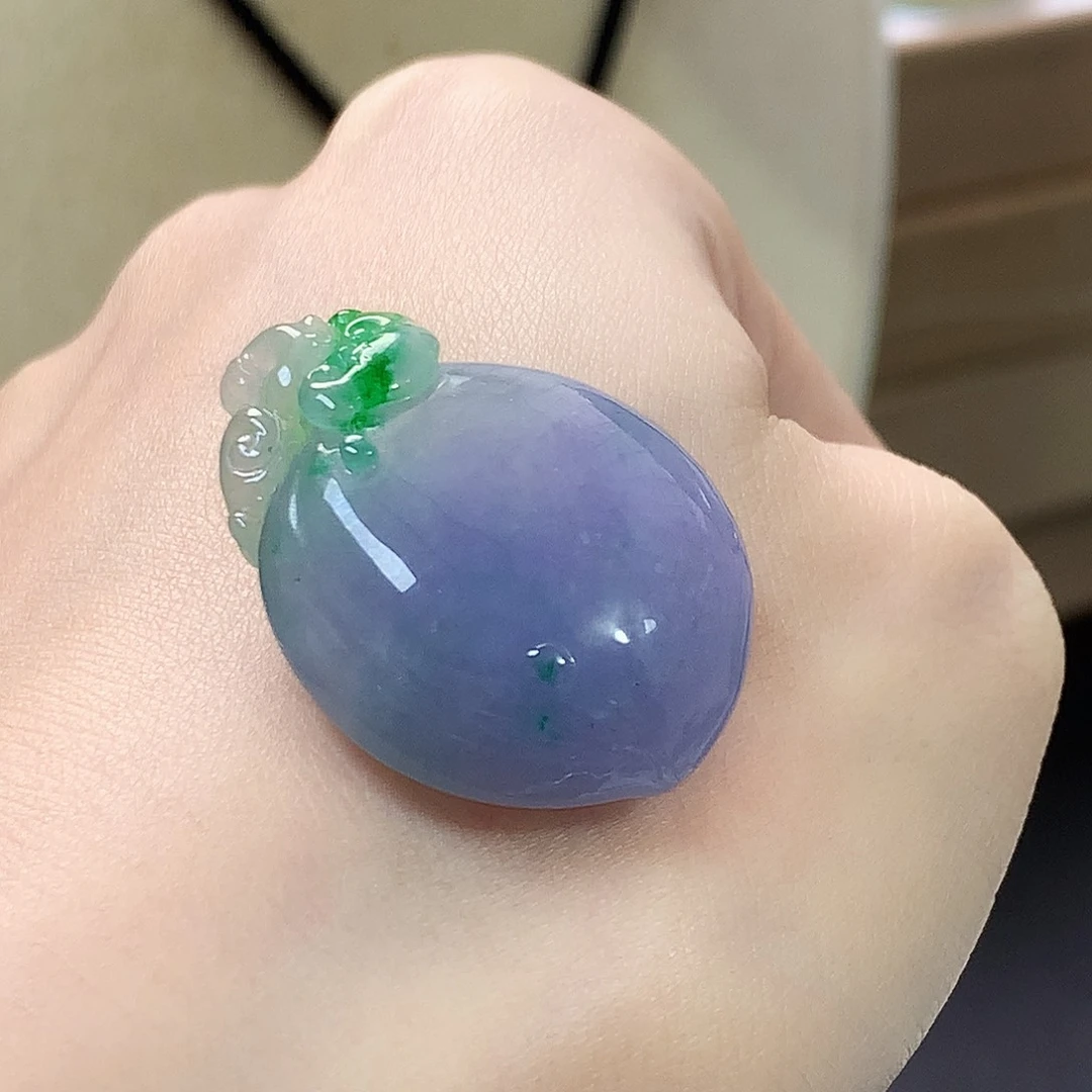 翡翠未镶嵌颈饰桃子