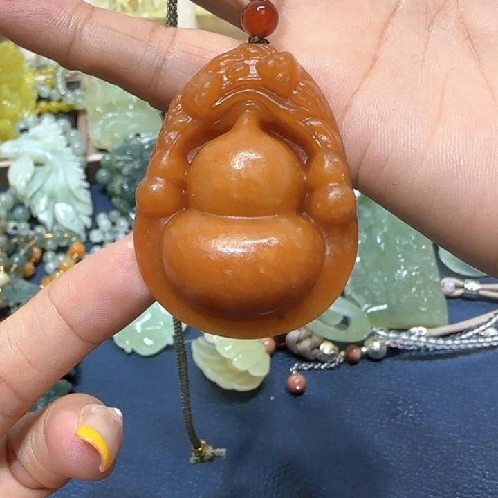 未镶嵌蛇纹石玉吊坠