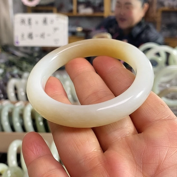 和田玉未镶嵌手镯56