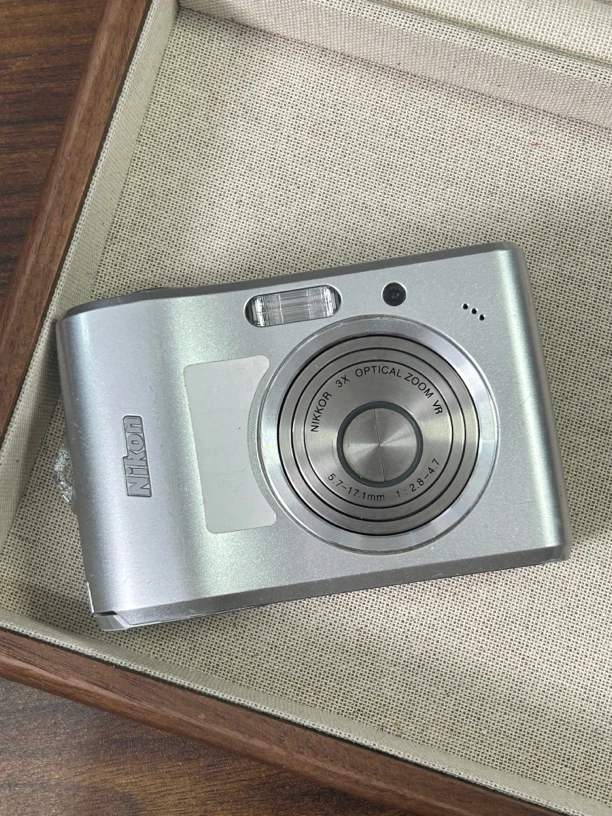 9新 Nikon/尼康 l15 银色 日英文菜单 复古ccd数码相机 五号电池