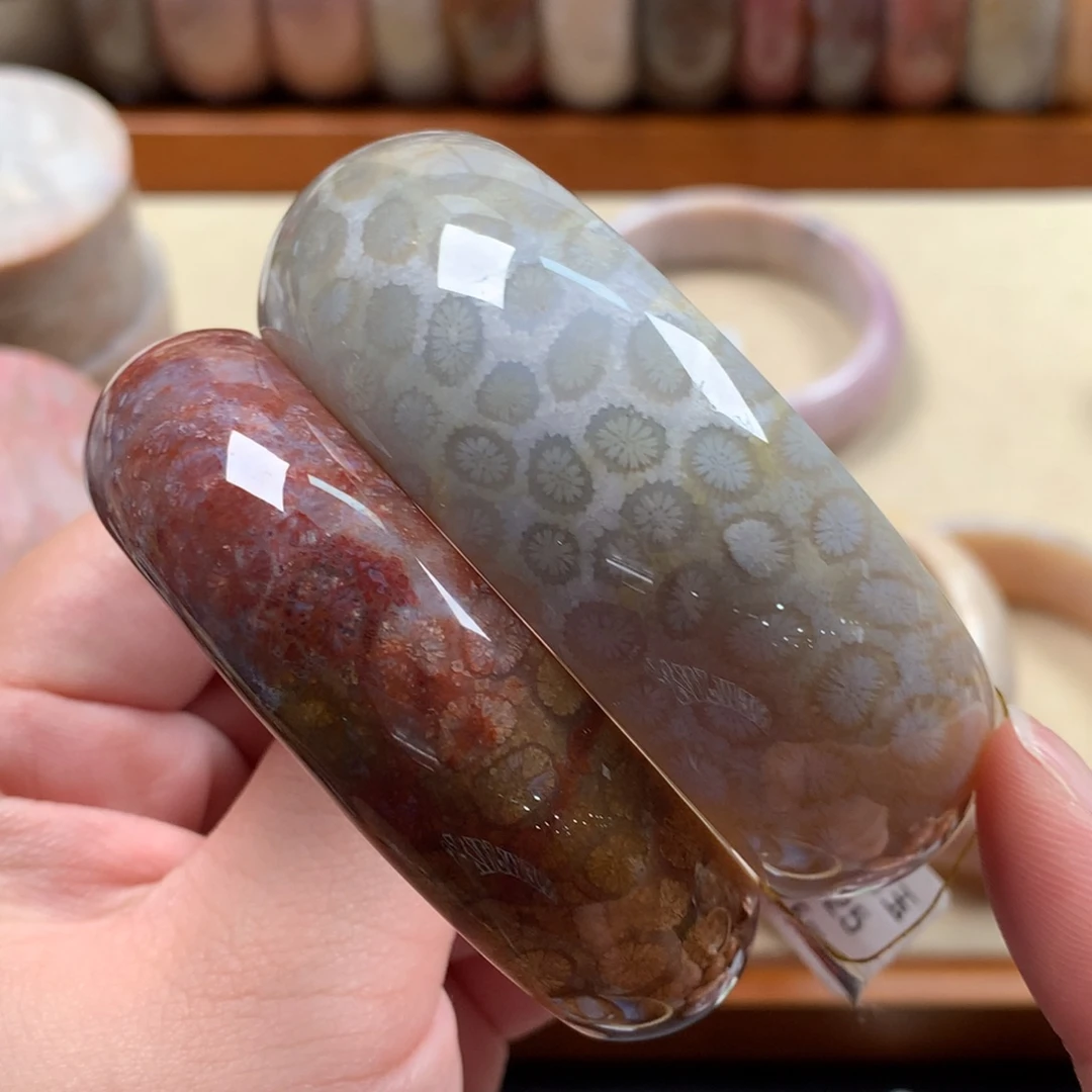 硅化珊瑚（珊瑚玉）手镯54～55圈口漏400/支。可挑。未镶