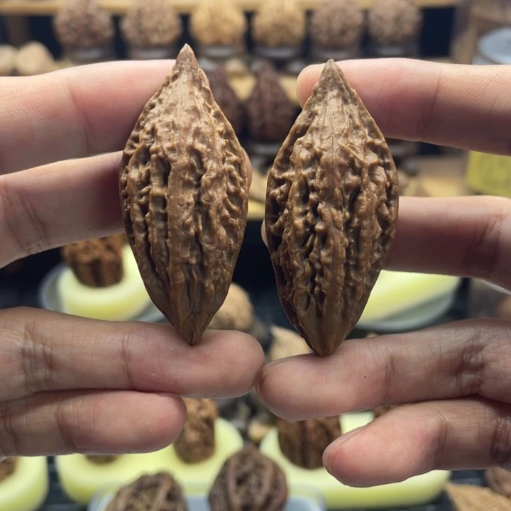 T***賜文玩核桃把件楸子