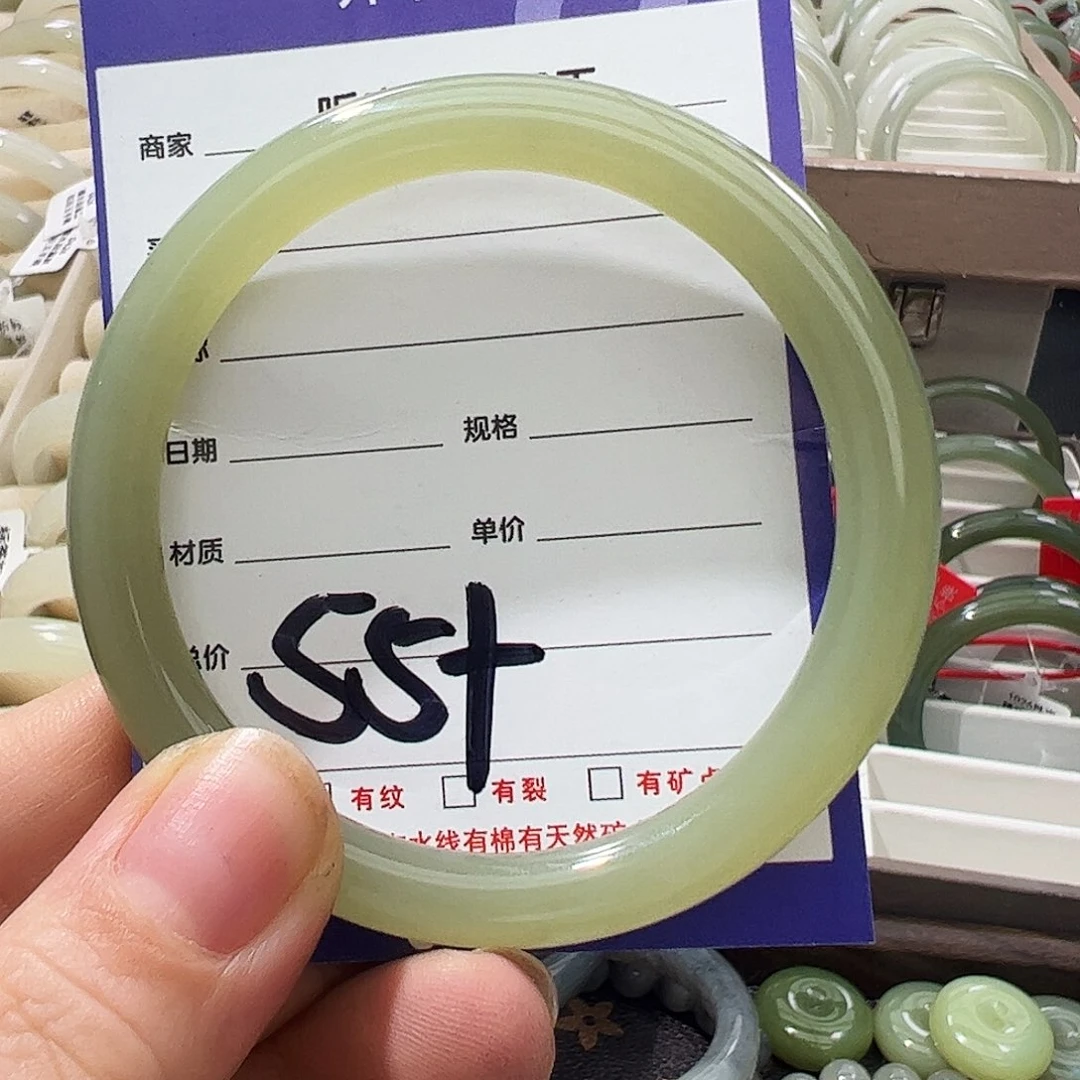 和田玉未镶嵌手镯