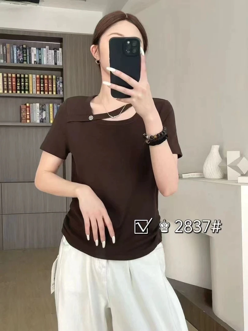 盈盈荷梵家小心机折皺T恤