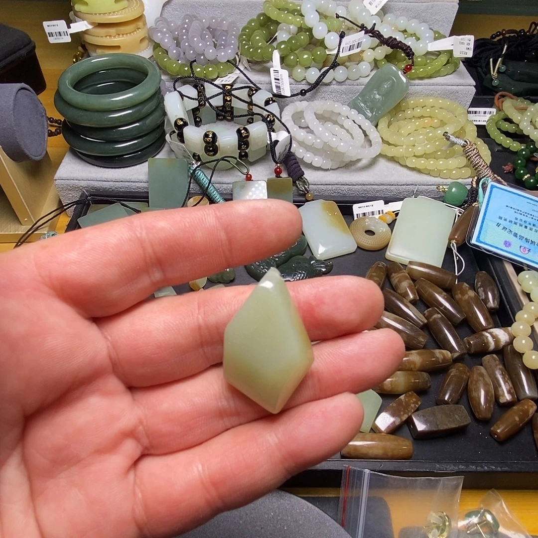 和田玉（糖玉）未镶嵌颈饰