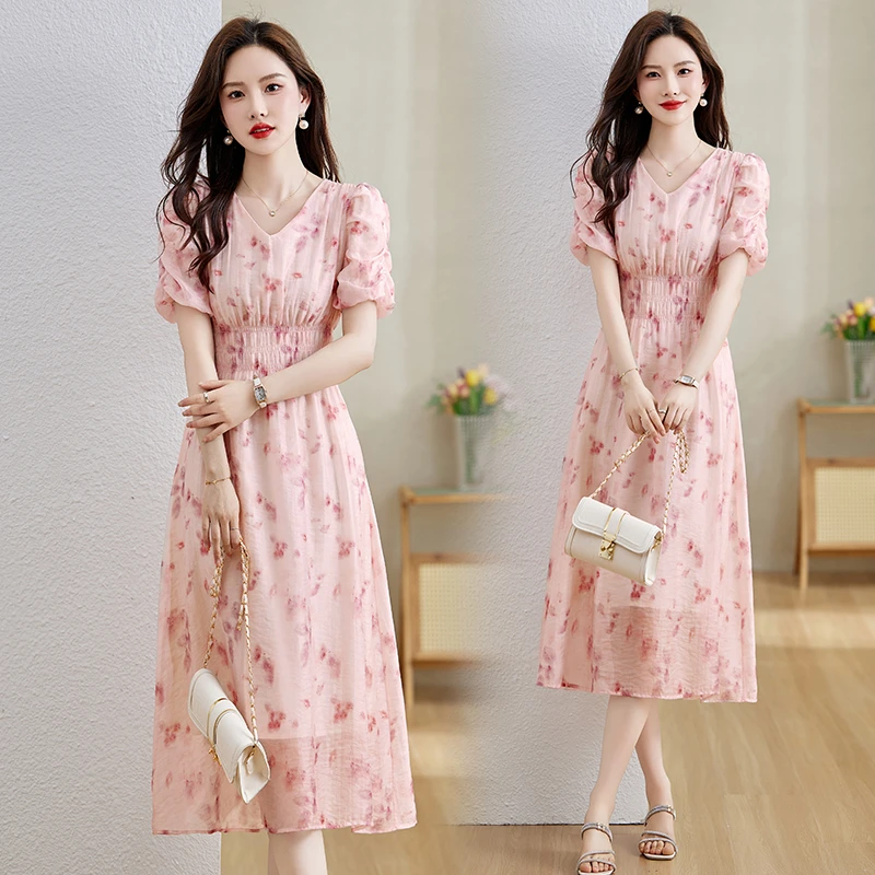 碎花中夏季连衣裙优雅印花气质2025新款显瘦裙子洋气时尚沙滩裙