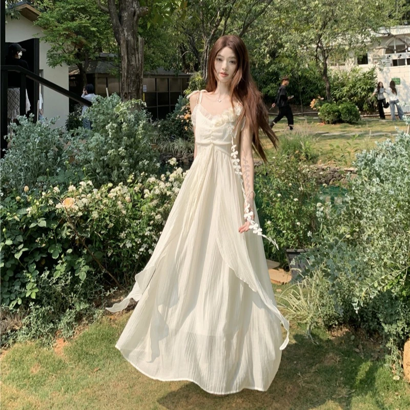 度假风花朵设计感吊带连衣裙女2025夏季新款收腰显瘦很仙的长裙子