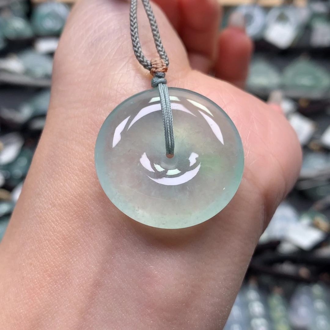 翡翠颈饰未镶嵌扣子