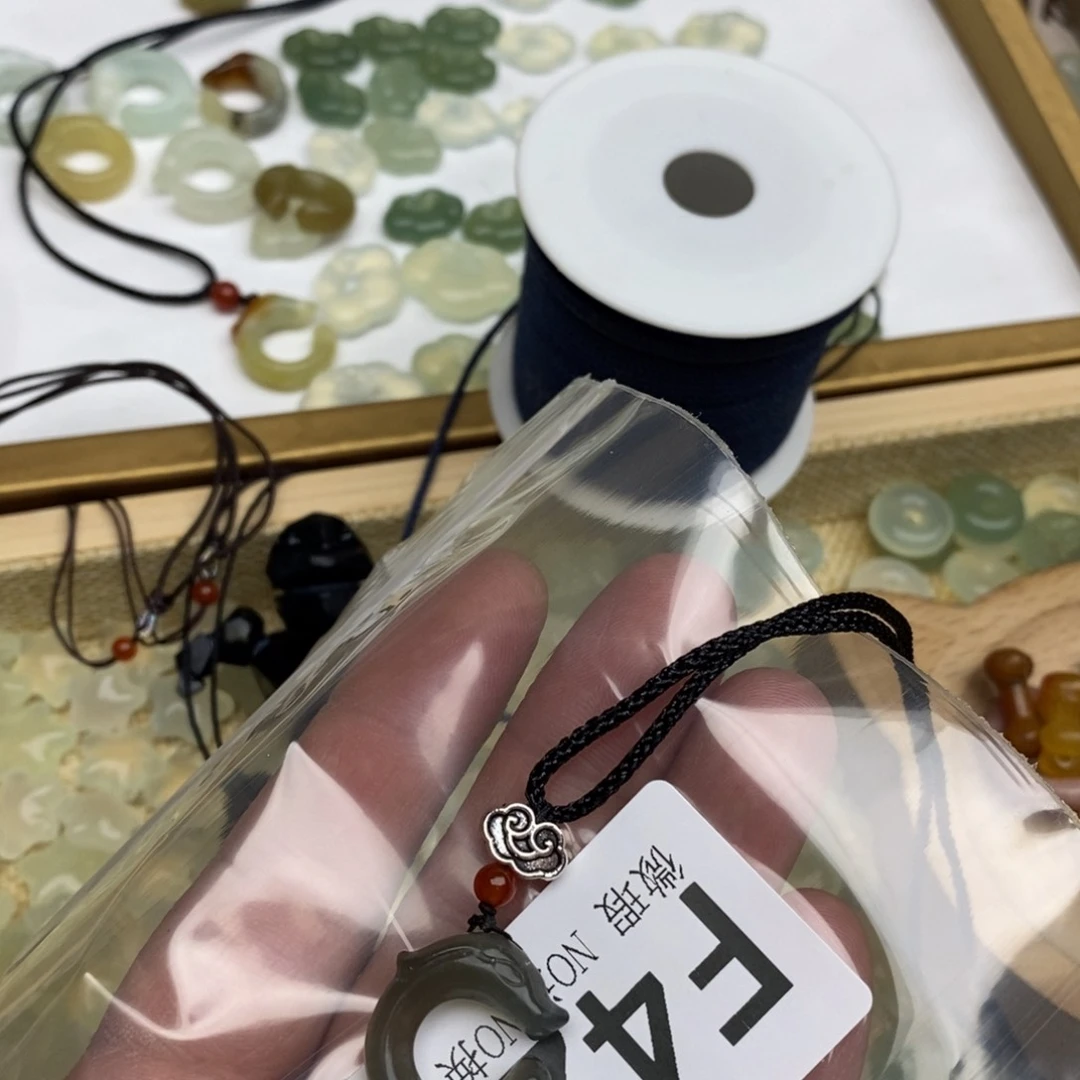 岫玉假一赔十默认微瑕，不退不换未镶嵌