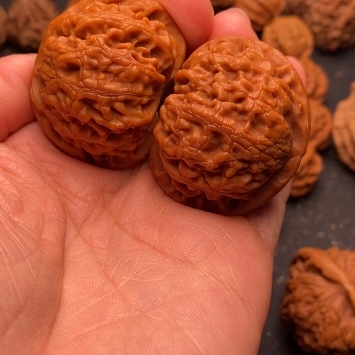 秦岭野生文玩核桃
