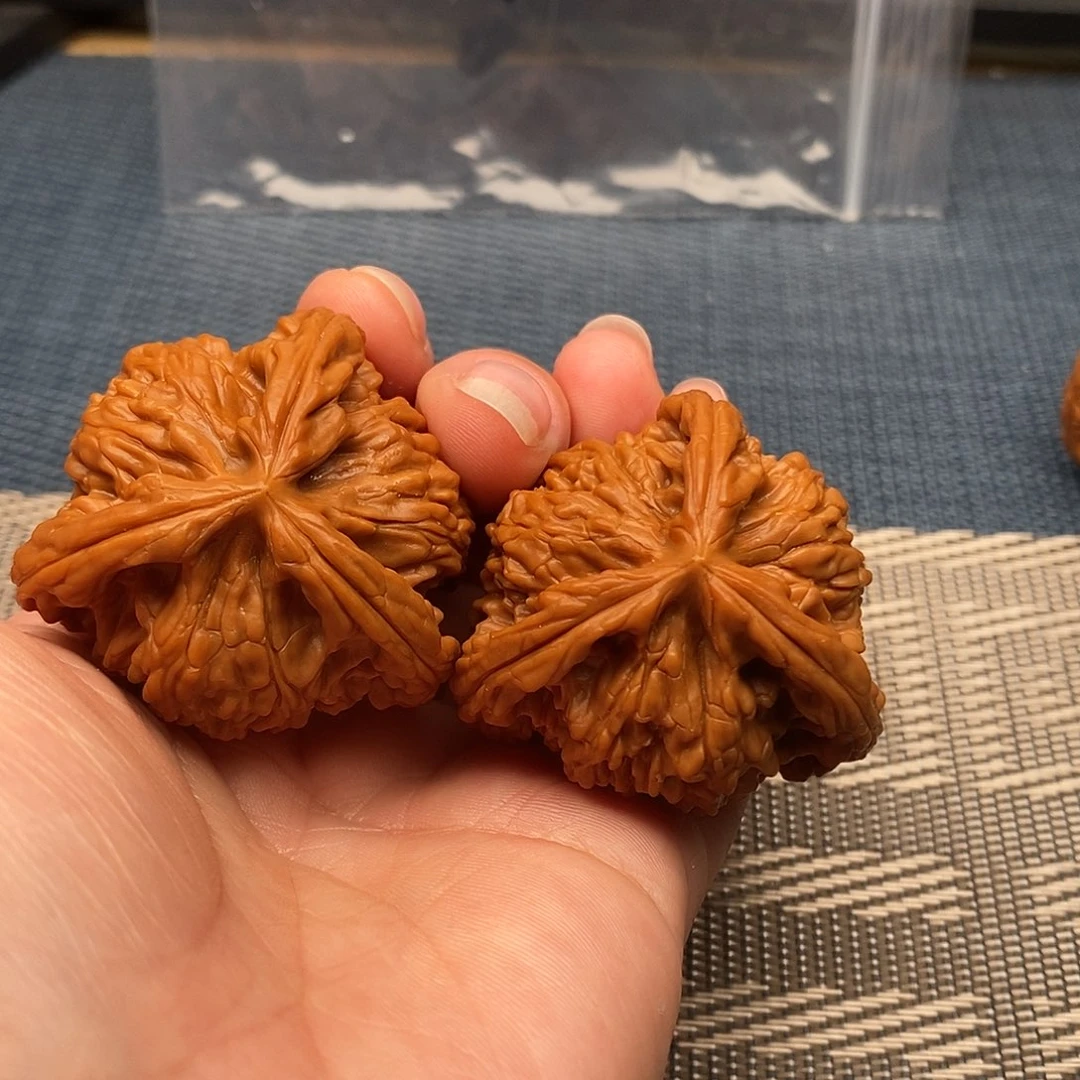 啊***祖文玩核桃吊坠三棱