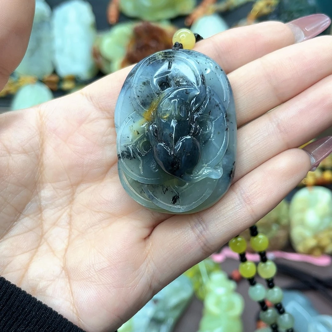 蛇纹石玉颈饰未镶嵌