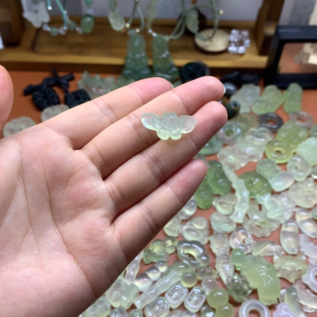 未镶嵌蛇纹石玉颈饰