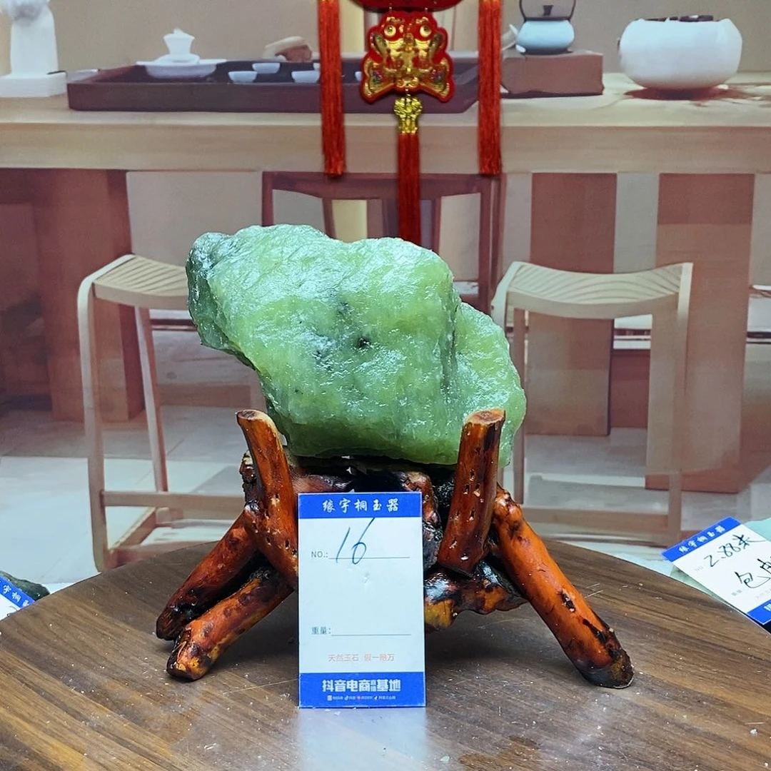 蛇纹石玉原石未镶嵌