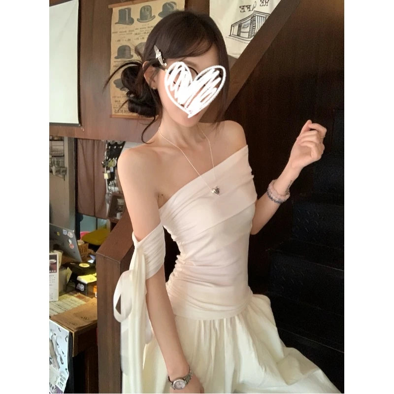 艺等YIDENG 纯欲风一字肩不规则斜肩T恤女夏季修身设计感露肩上衣