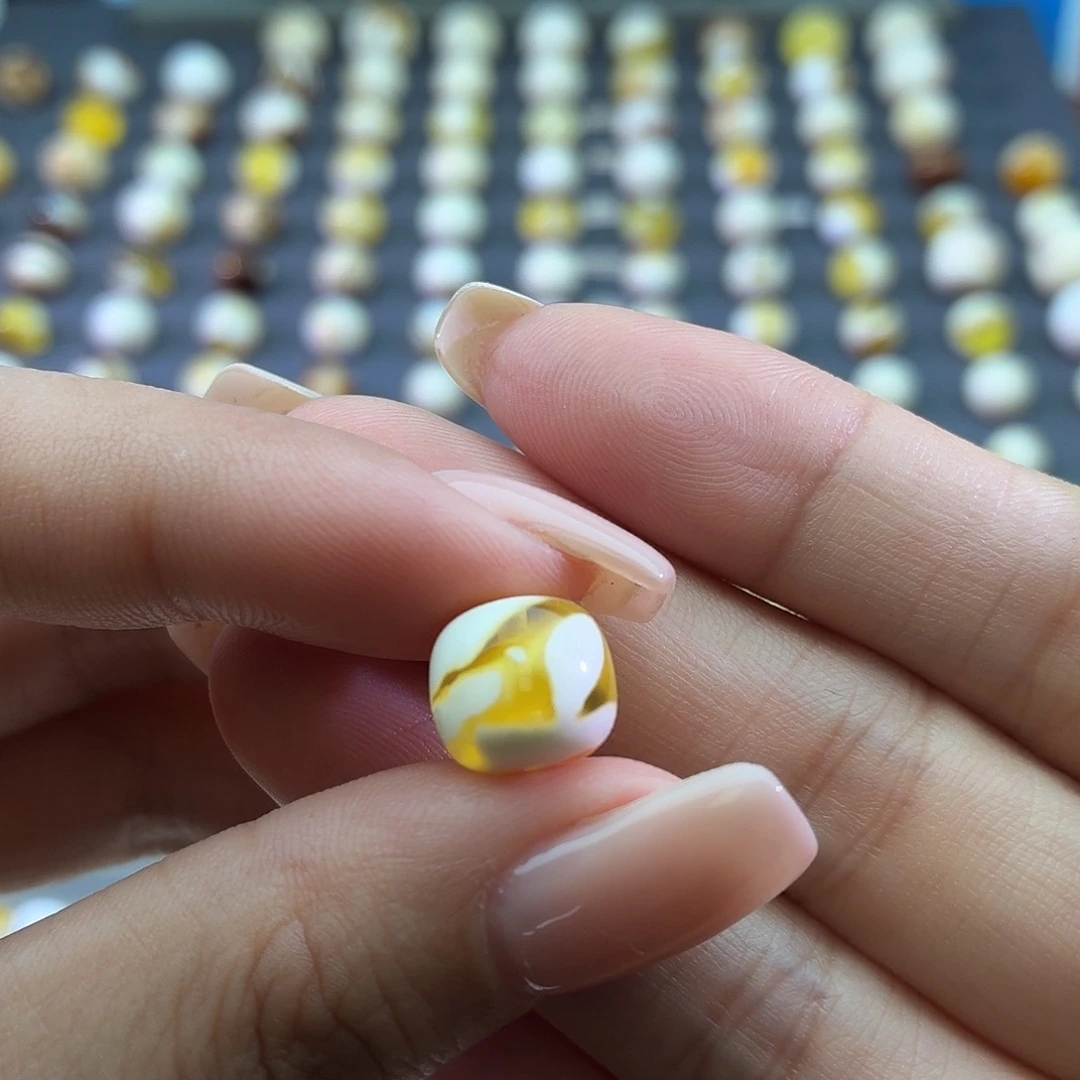琥珀未镶嵌裸石11*9.8mm