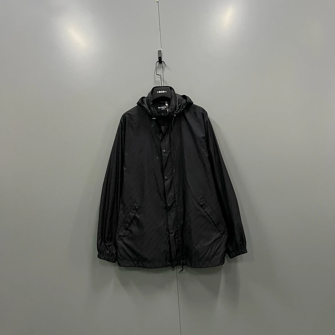 99新 Balenciaga/巴黎世家 h927 满印弹幕连帽外套 XXS码/103095