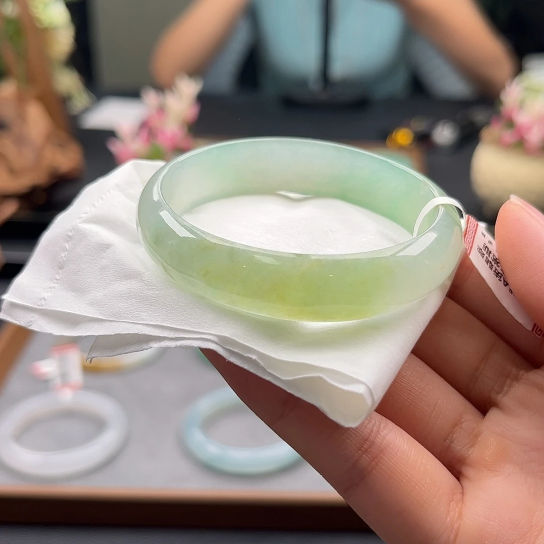 翡翠未镶嵌手镯53贵妃