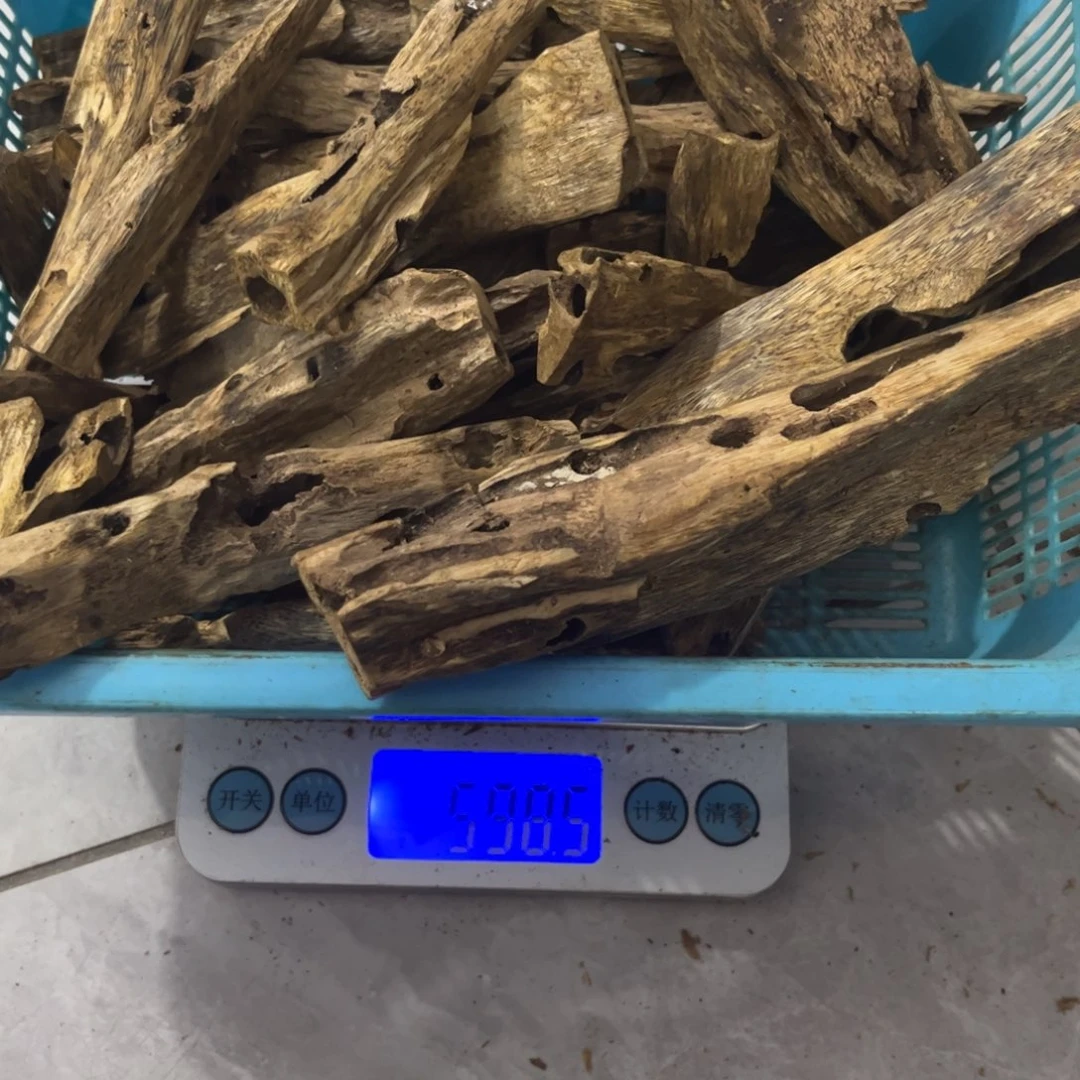 沉香木手把件奇楠598 克。。。。