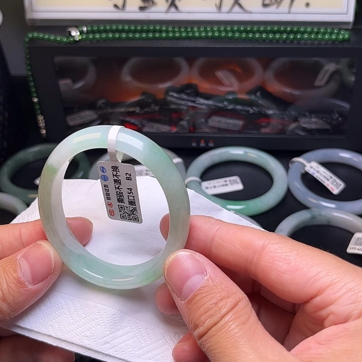 翡翠未镶嵌手镯手镯