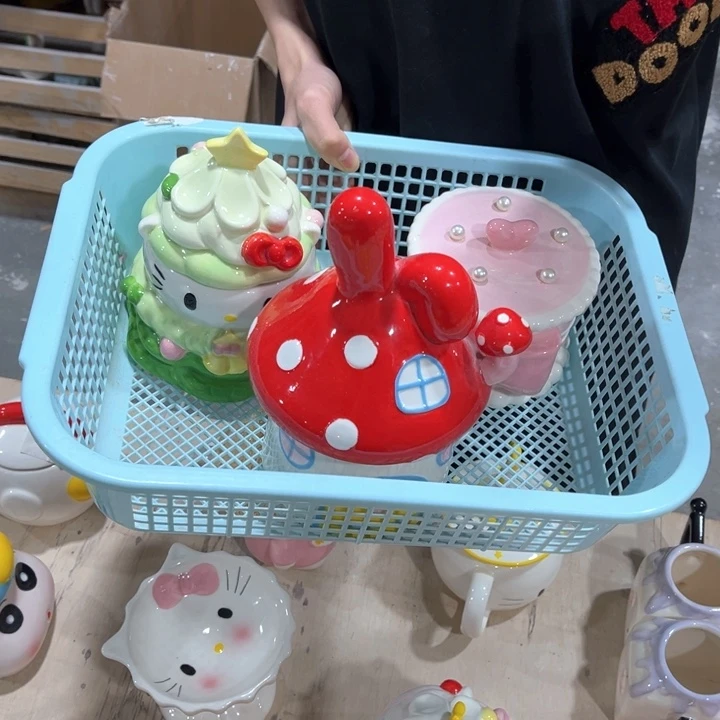 摆件这么多人都在看我啊
