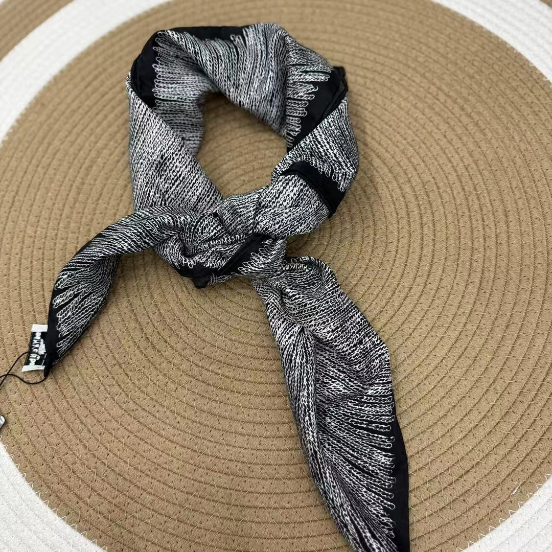 百搭时尚多功能方巾