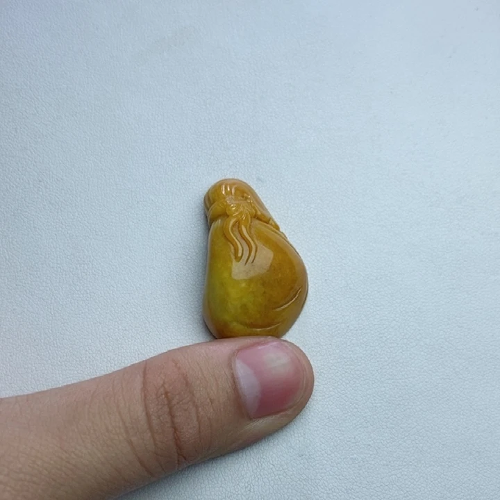 翡翠未镶嵌颈饰特色件