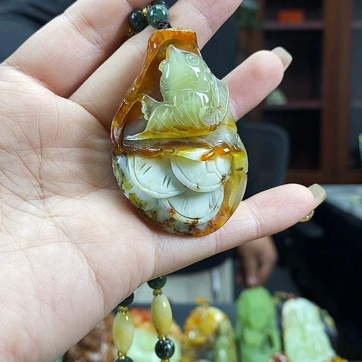 蛇纹石玉吊坠未镶嵌