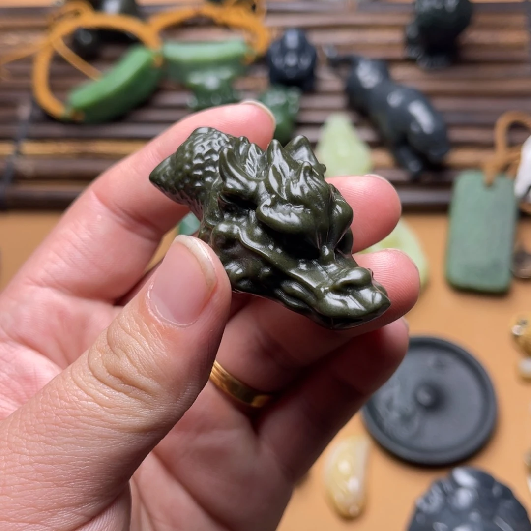 和田玉挂件未镶嵌十**筋