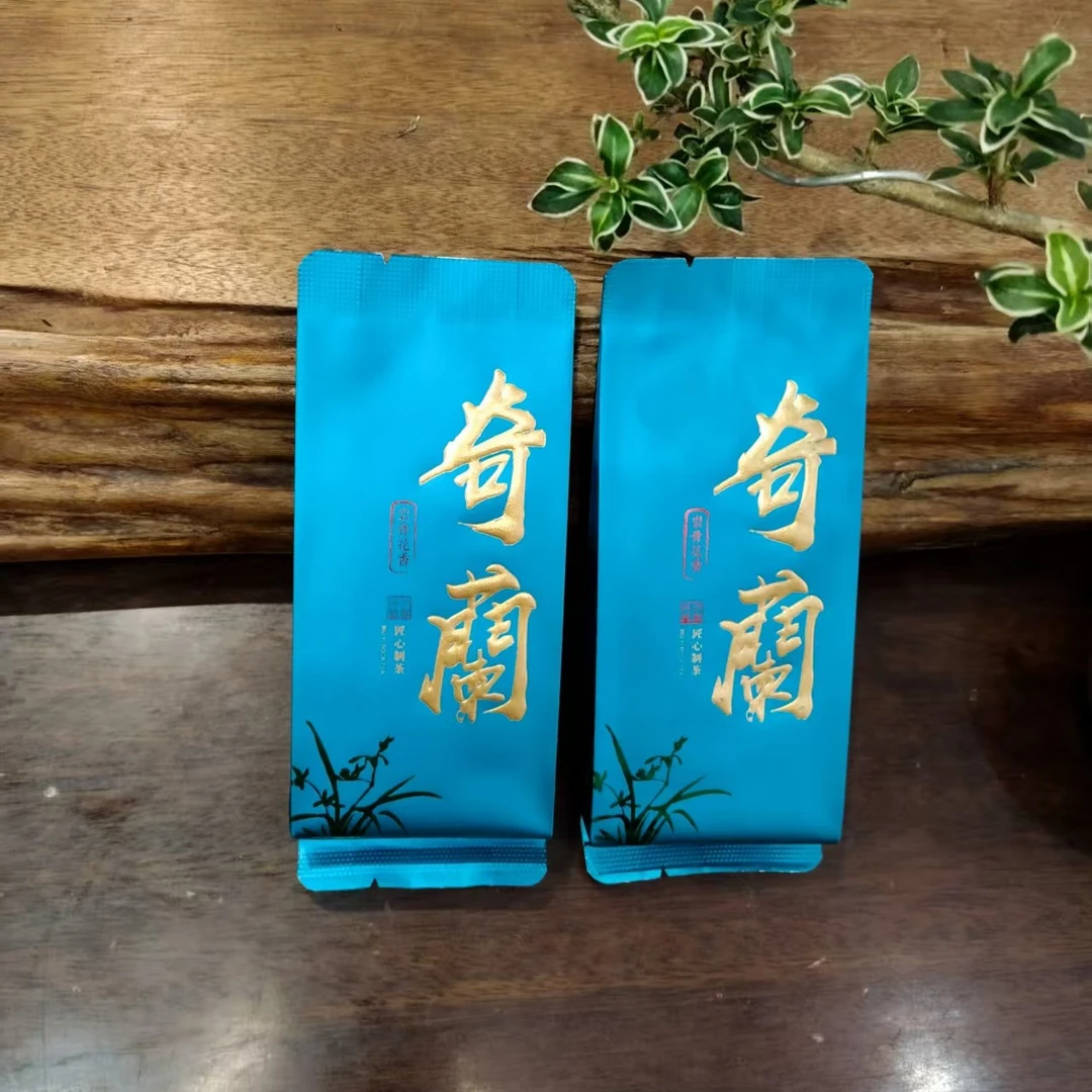 武夷奇兰 滋味醇厚 口感滑爽，回甘明显，香型兰花香伴有蜜香