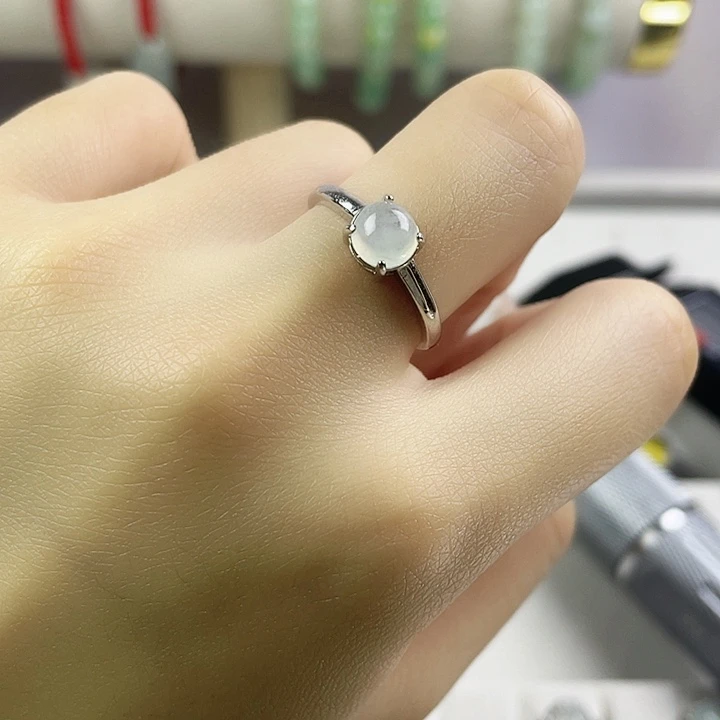 翡翠未镶嵌颈饰戒指