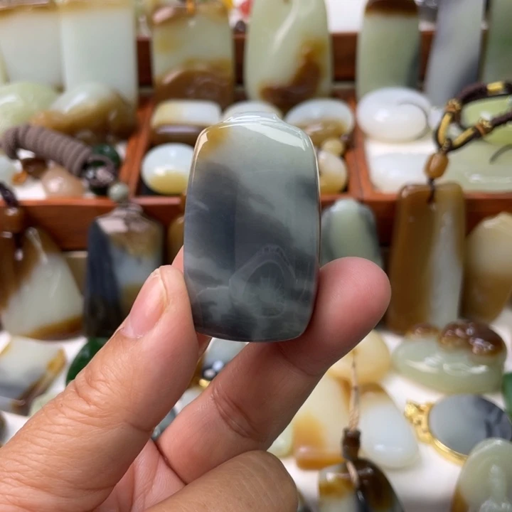 和田玉未镶嵌颈饰